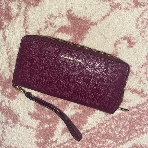 Michael Kors Wallet - Picture 4 of 5